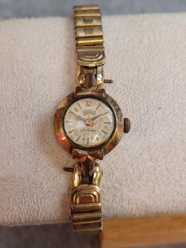 Kavel van 6 vintage dameshorloges - Diverse merken o.a. Seiko, Pontiac en Timex