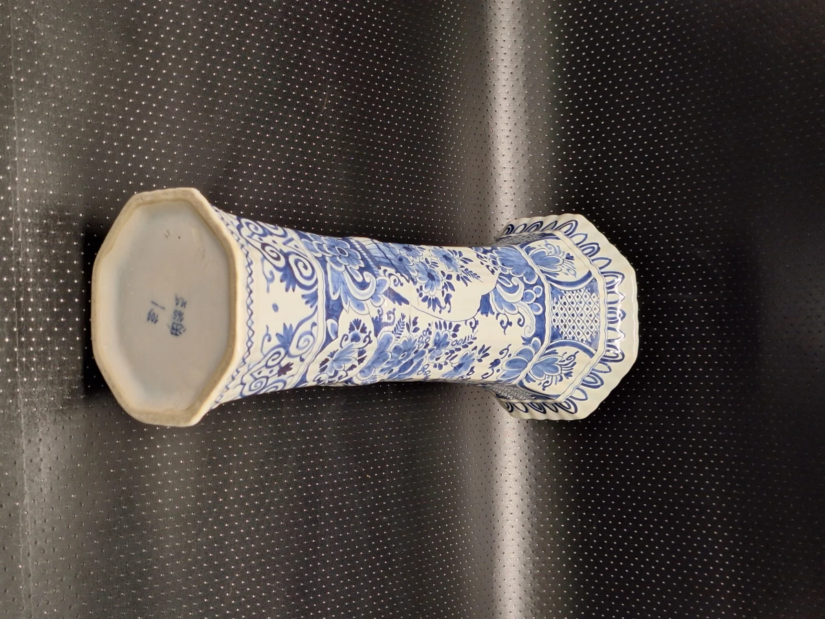 Unieke 19de-eeuwse handgeschilderde trompvaas - Boch Frères Keramis (delfts blauw)