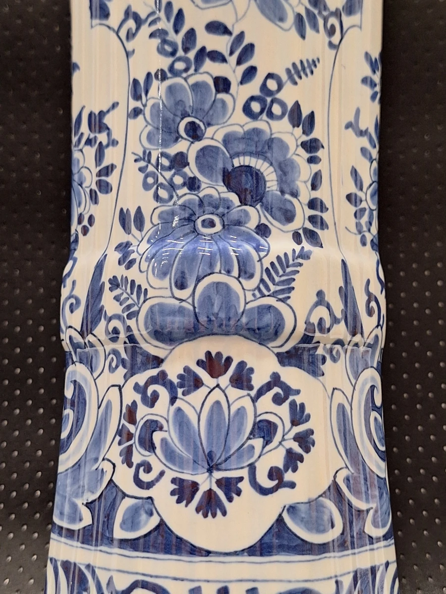 Unieke 19de-eeuwse handgeschilderde trompvaas - Boch Frères Keramis (delfts blauw)