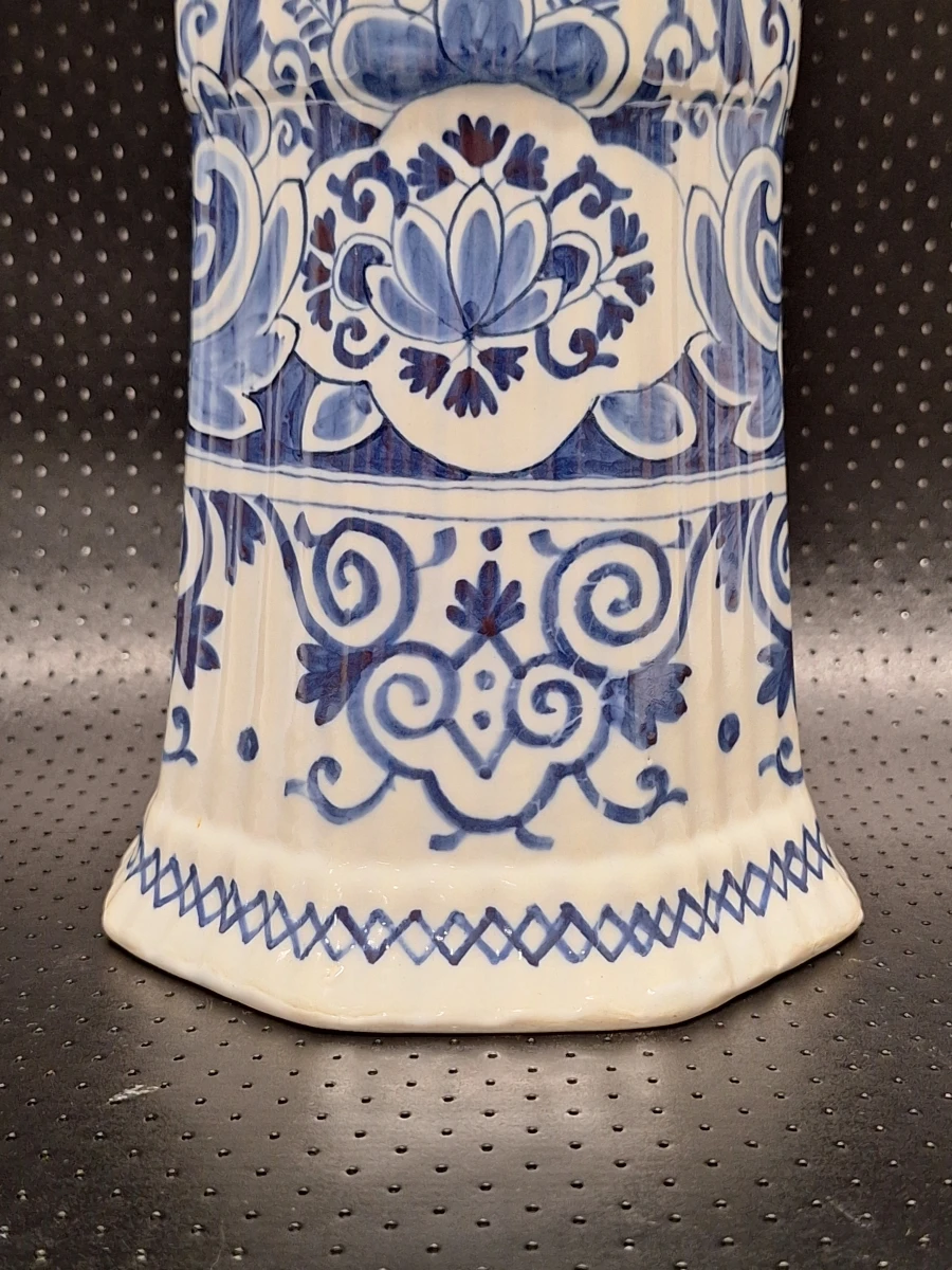 Unieke 19de-eeuwse handgeschilderde trompvaas - Boch Frères Keramis (delfts blauw)
