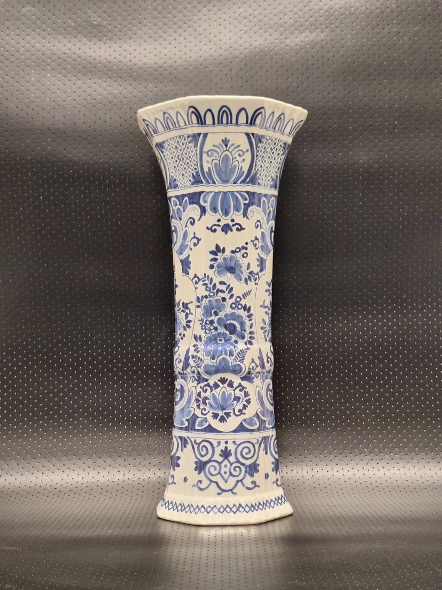 Unieke 19de-eeuwse handgeschilderde trompvaas - Boch Frères Keramis (delfts blauw)