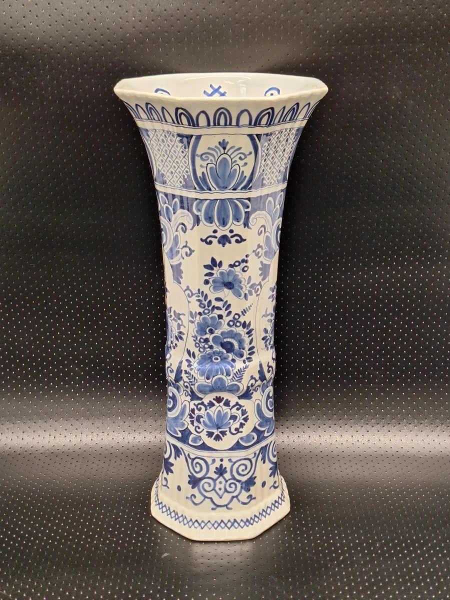 Unieke 19de-eeuwse handgeschilderde trompvaas - Boch Frères Keramis (delfts blauw)