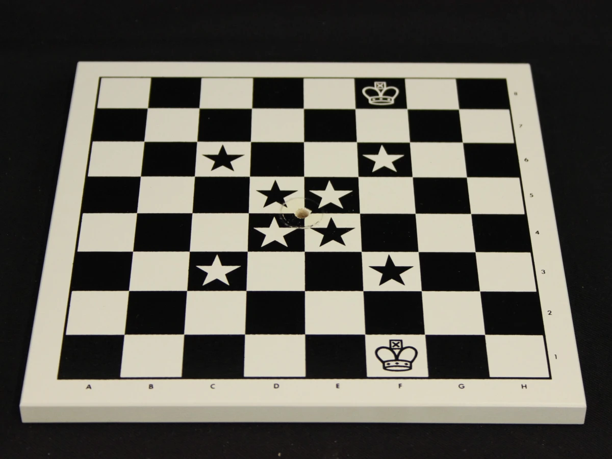 Space Chess bordspel met 4D schaakstukken