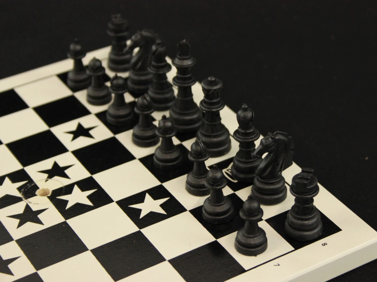 Space Chess bordspel met 4D schaakstukken