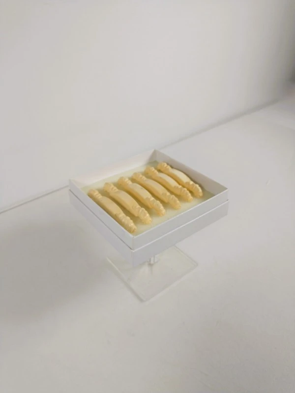 Set van 6 vintage ivoorkleurige messenleggers met gezichtjes