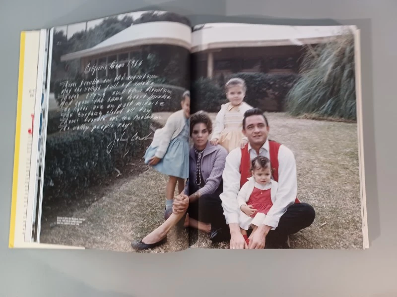 Boek: Johnny Cash - The life in lyrics