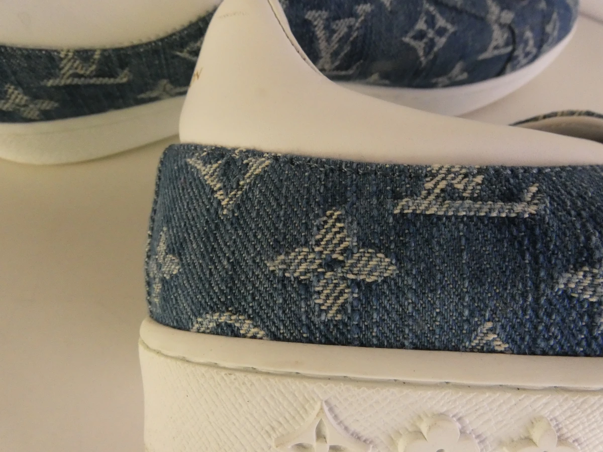 LOUIS VUITTON Denim Blue Sneakers – Maat 7