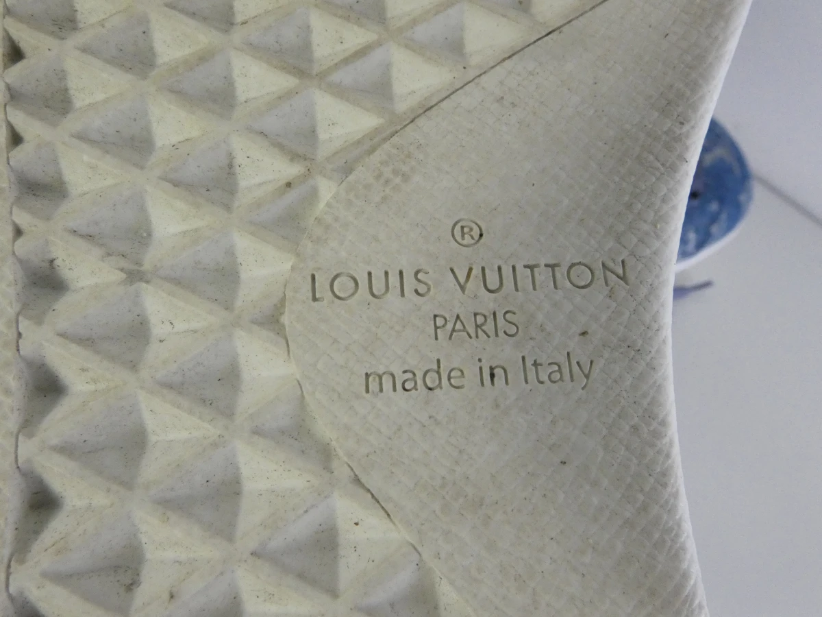 LOUIS VUITTON Denim Blue Sneakers – Maat 7