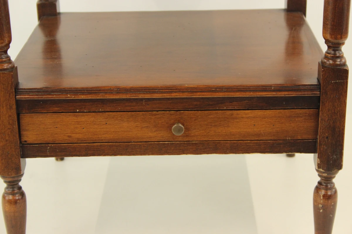 Houten, vintage bijzettafel met lade en plank