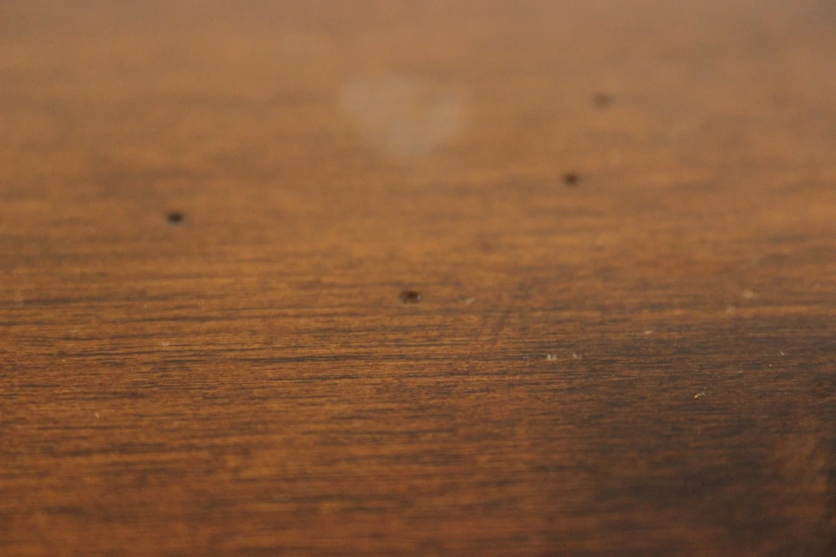 Houten, vintage bijzettafel met lade en plank