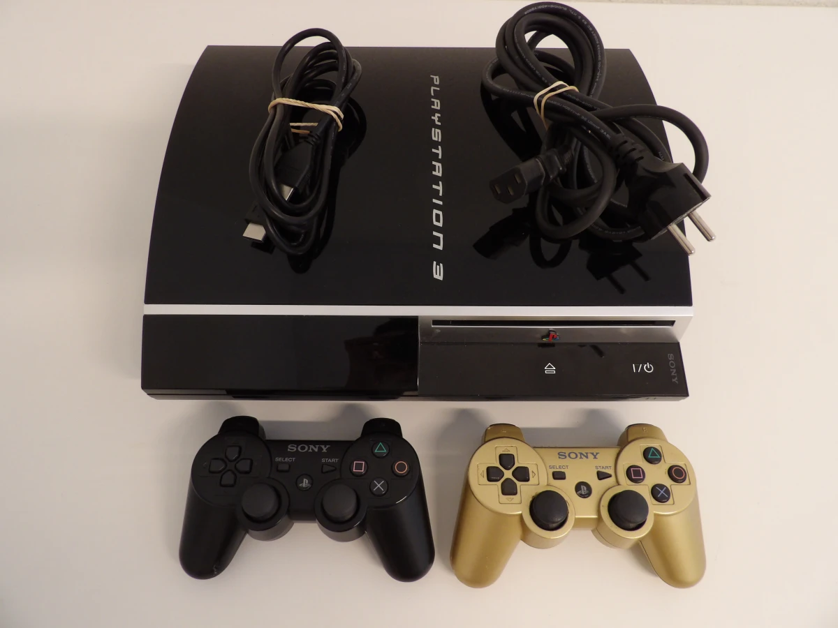 PlayStation 3 console met 2 controllers en kabels
