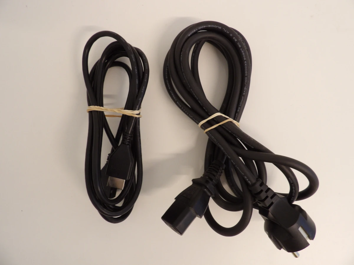 PlayStation 3 console met 2 controllers en kabels