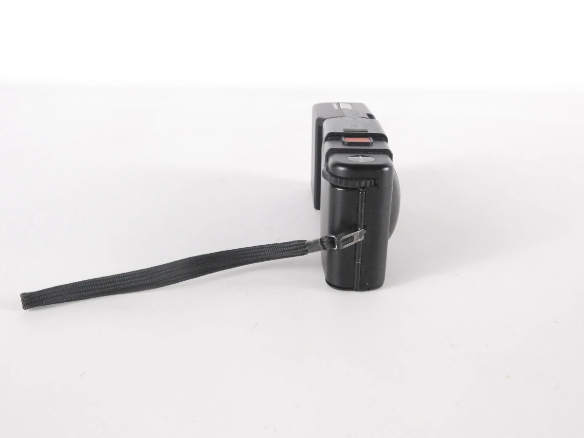 Olympus XA compact camera met flitser en handleiding