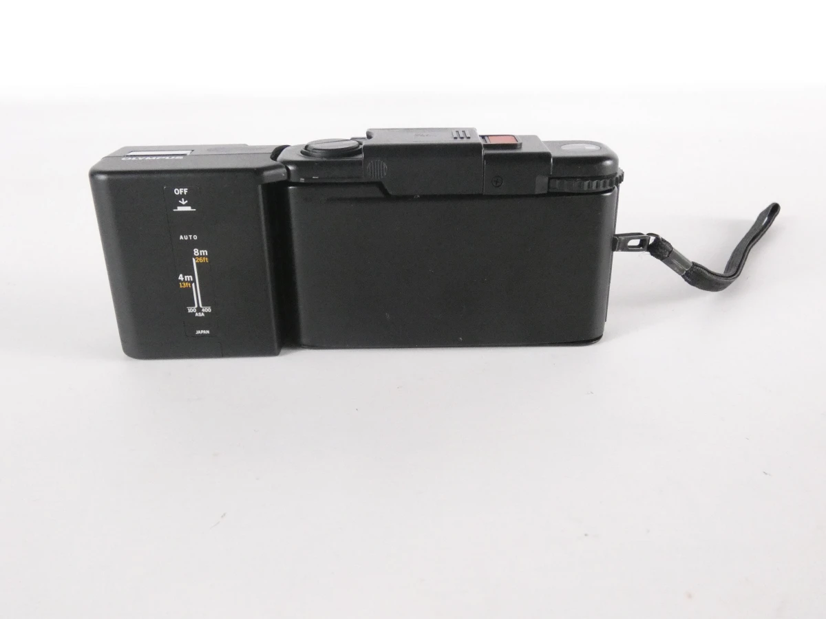 Olympus XA compact camera met flitser en handleiding