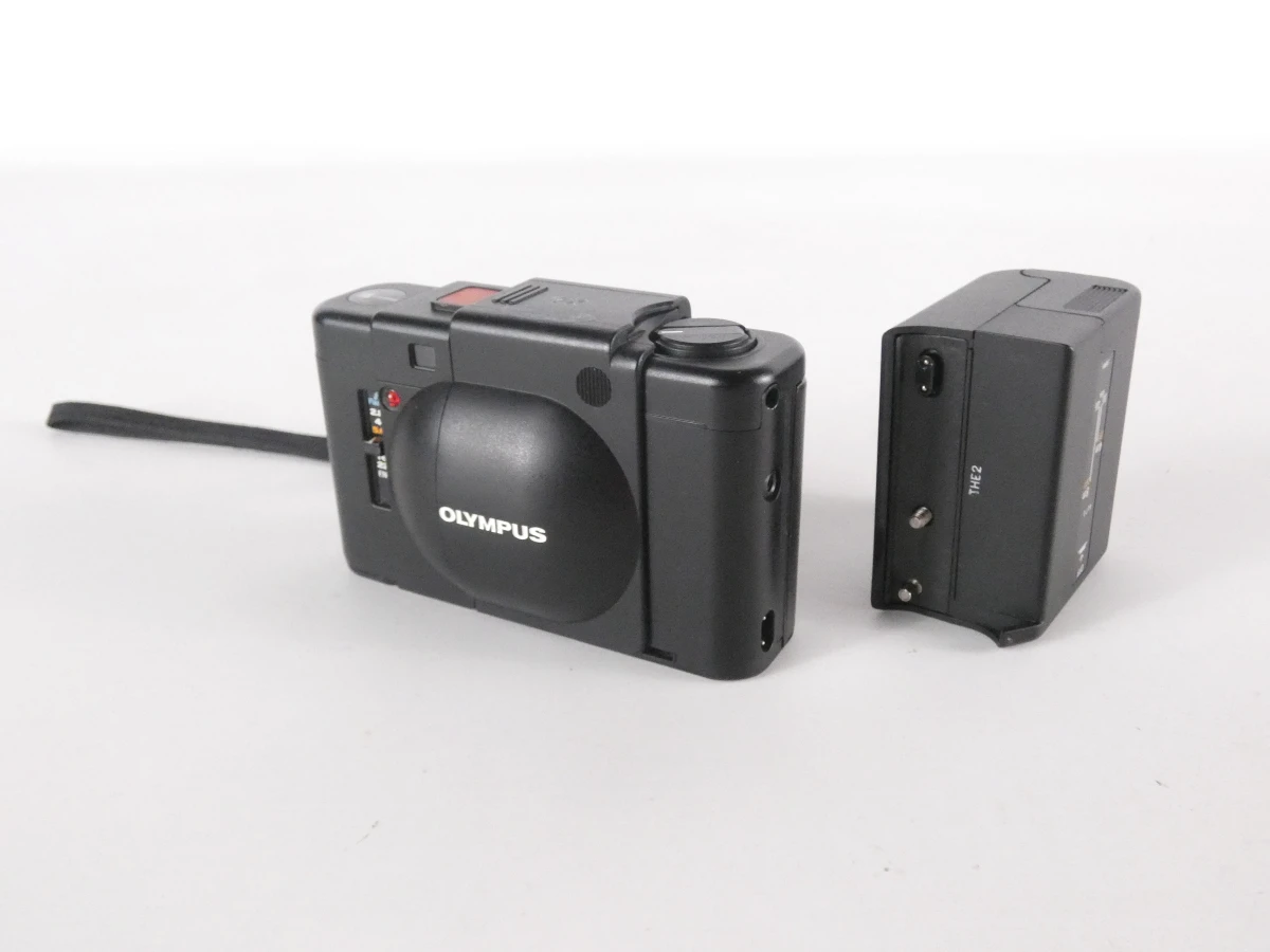 Olympus XA compact camera met flitser en handleiding