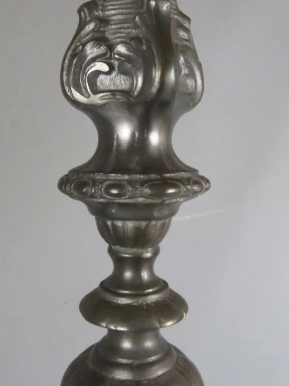 Metalen decoratief voetstuk van 115 cm hoog, geschikt voor lampombouw