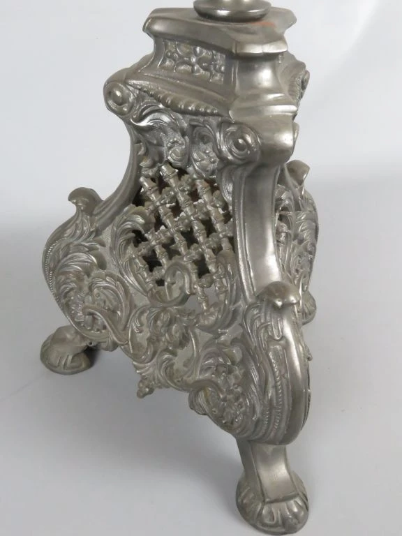 Metalen decoratief voetstuk van 115 cm hoog, geschikt voor lampombouw