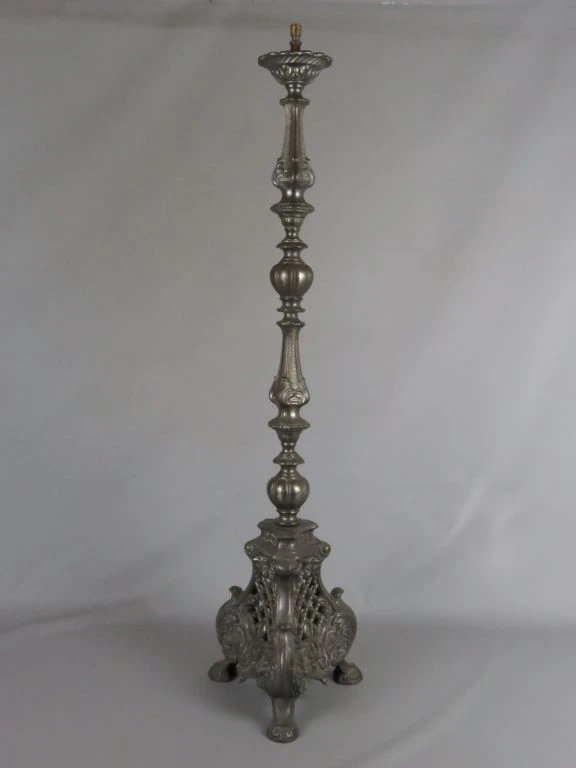 Metalen decoratief voetstuk van 115 cm hoog, geschikt voor lampombouw