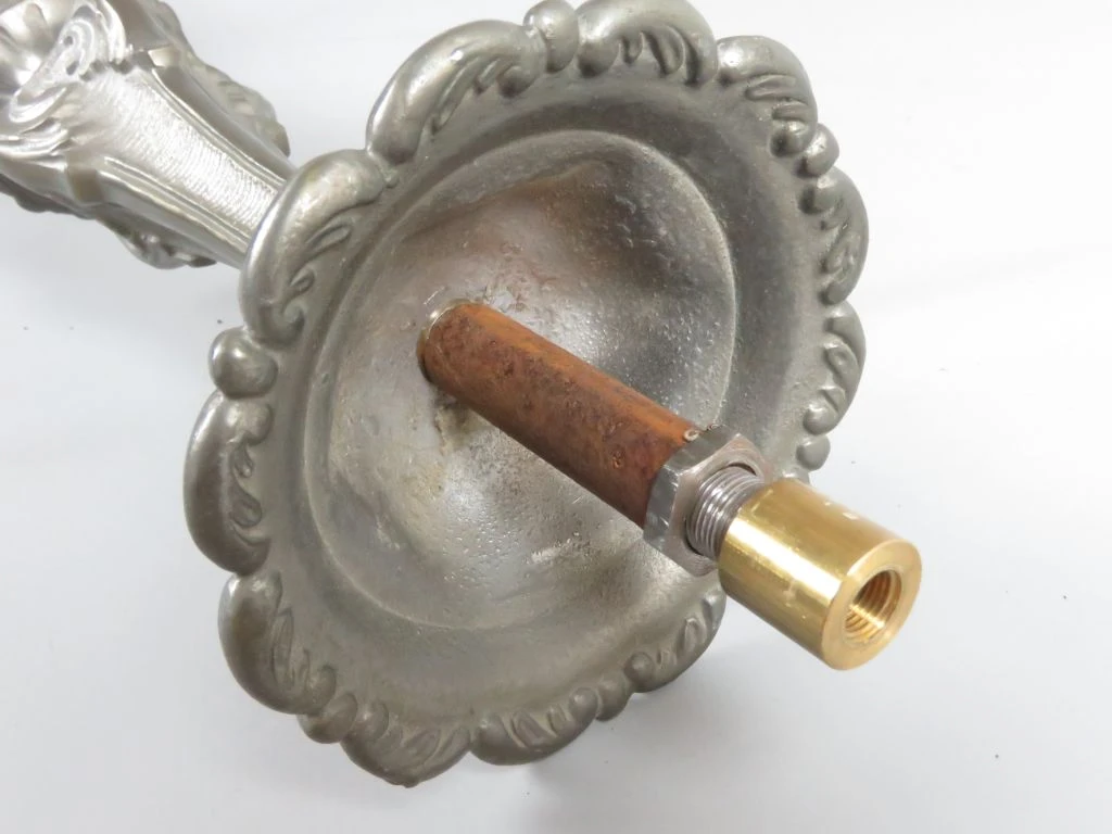 Metalen decoratief voetstuk van 115 cm hoog, geschikt voor lampombouw