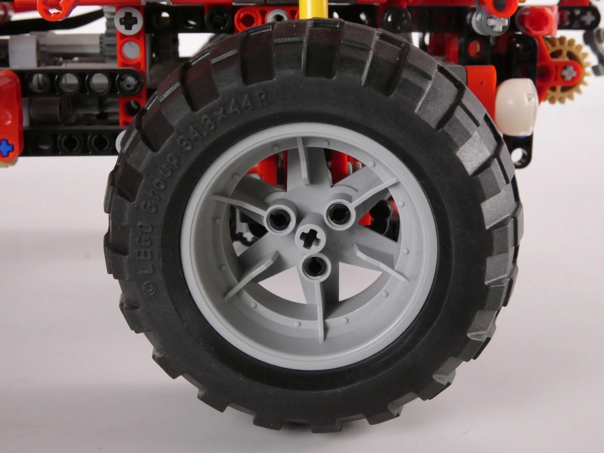 LEGO Technic model Custom Pick-up (42029)