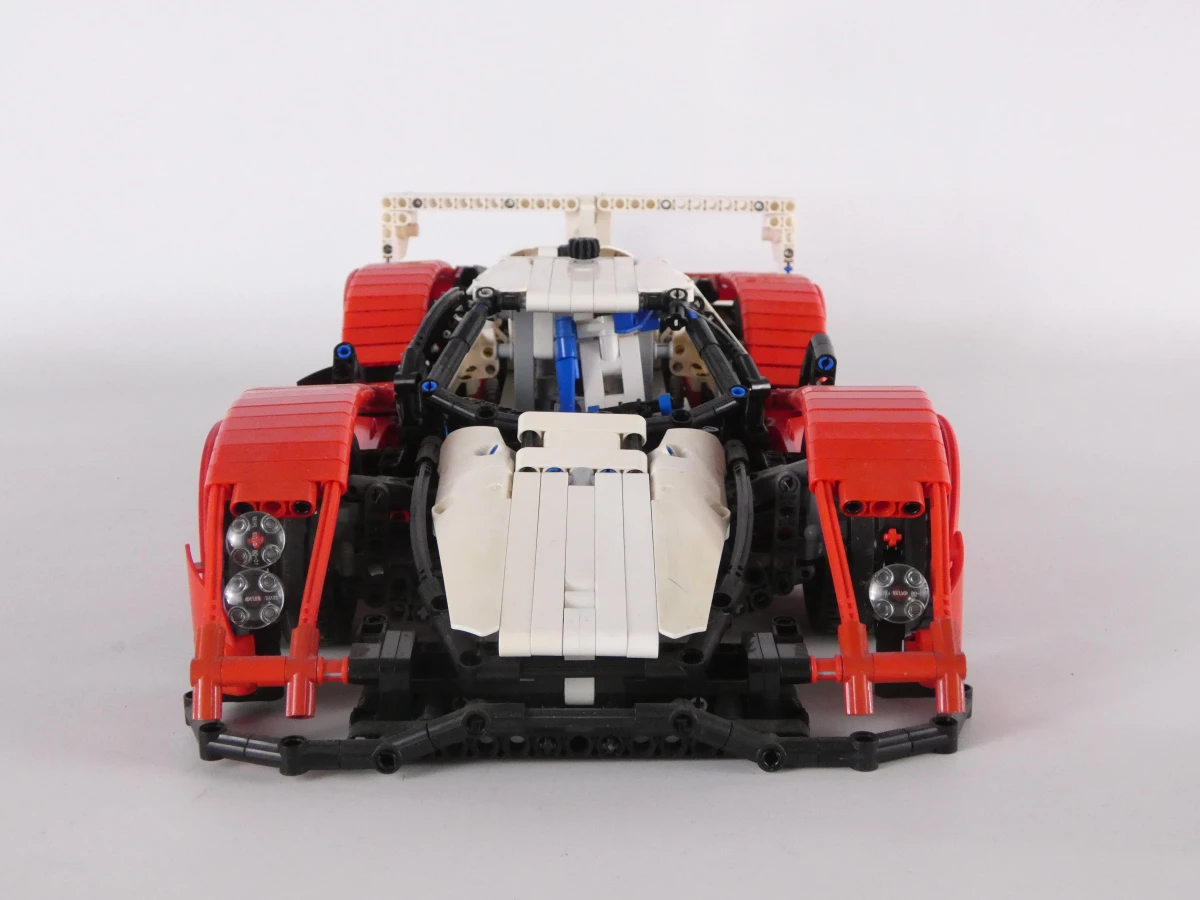 LEGO Technic LMP1 raceauto model (42039)