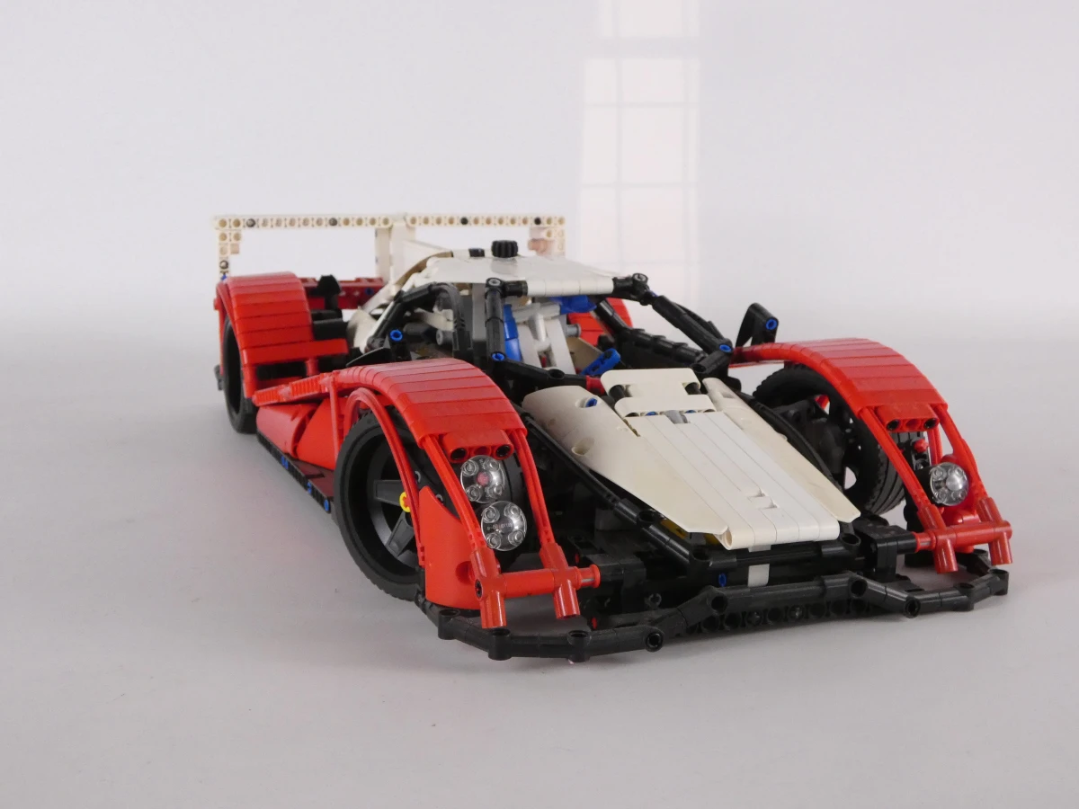 LEGO Technic LMP1 raceauto model (42039)
