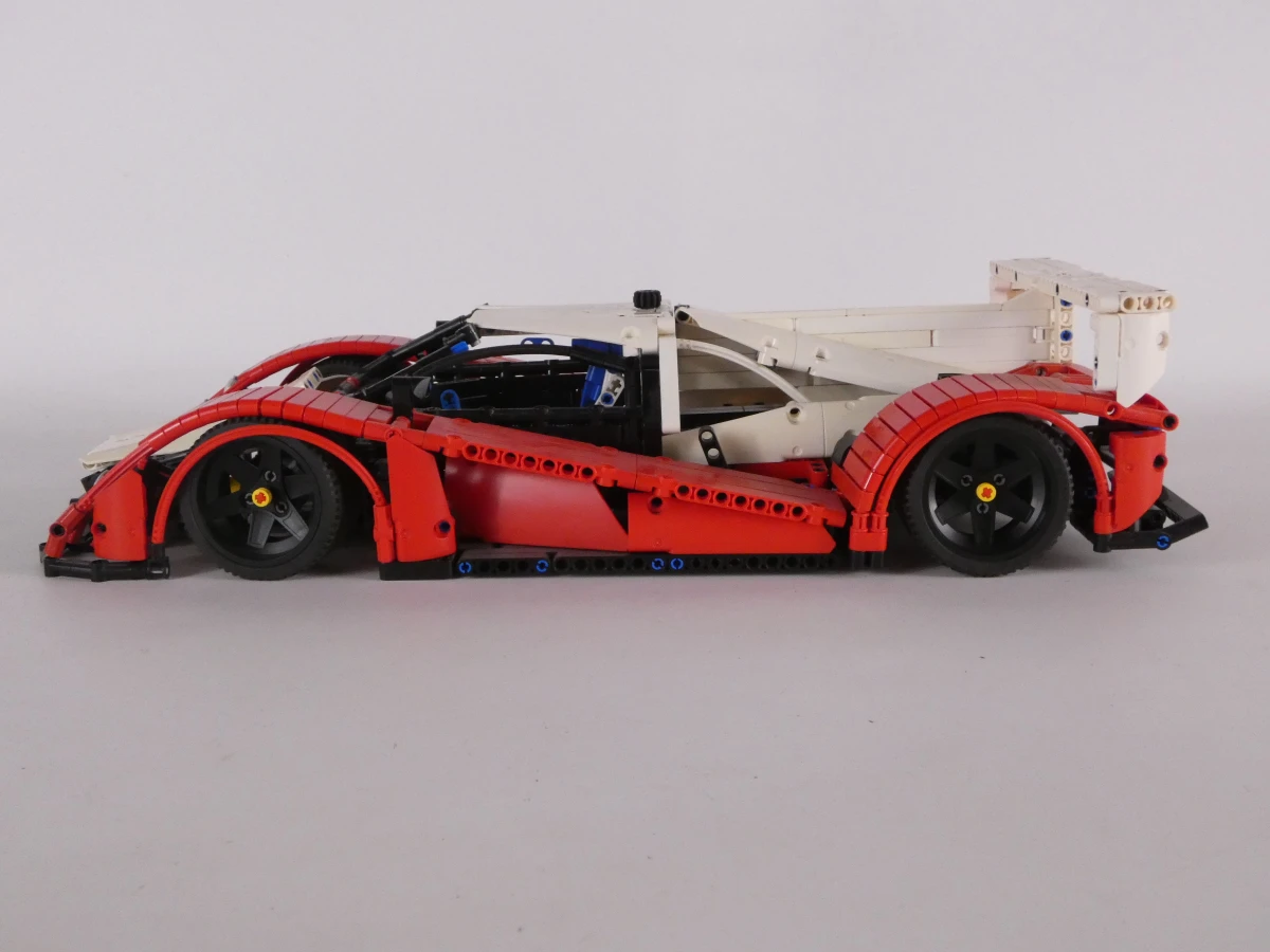 LEGO Technic LMP1 raceauto model (42039)