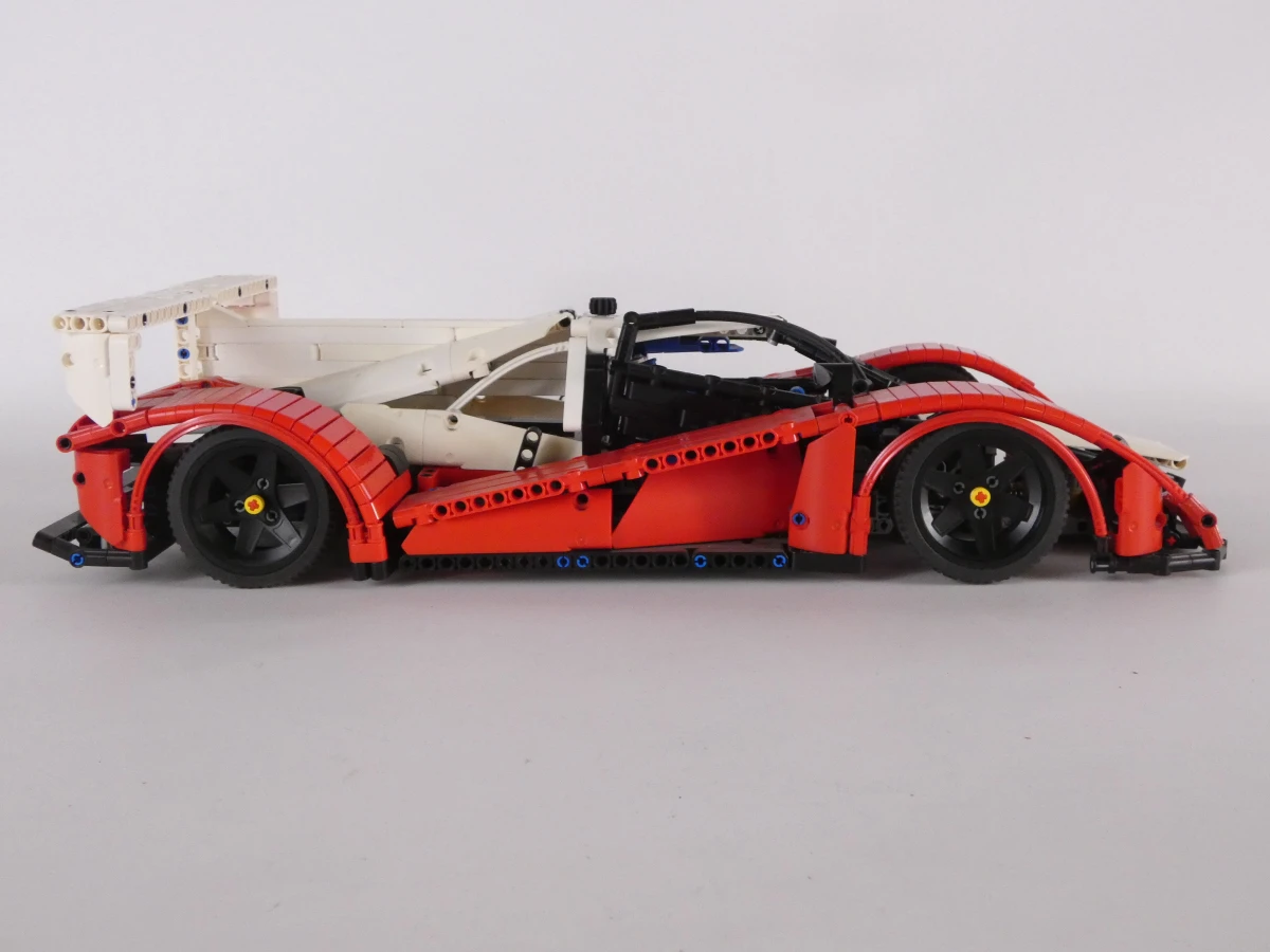LEGO Technic LMP1 raceauto model (42039)