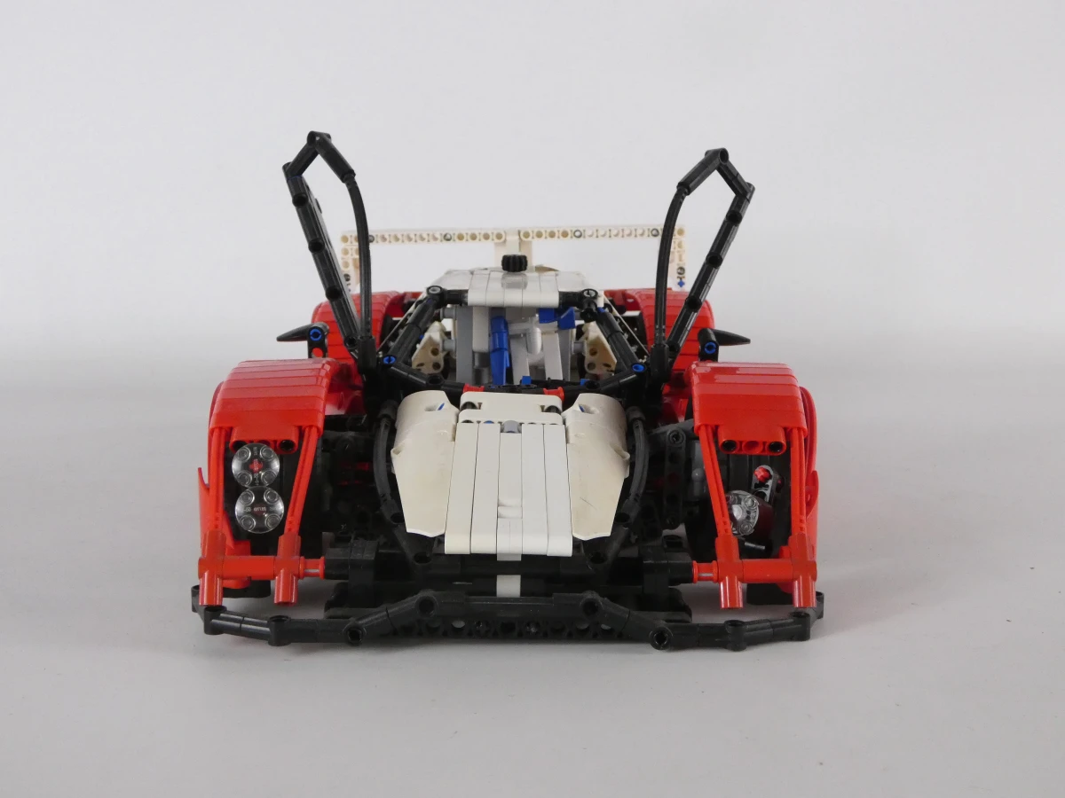 LEGO Technic LMP1 raceauto model (42039)
