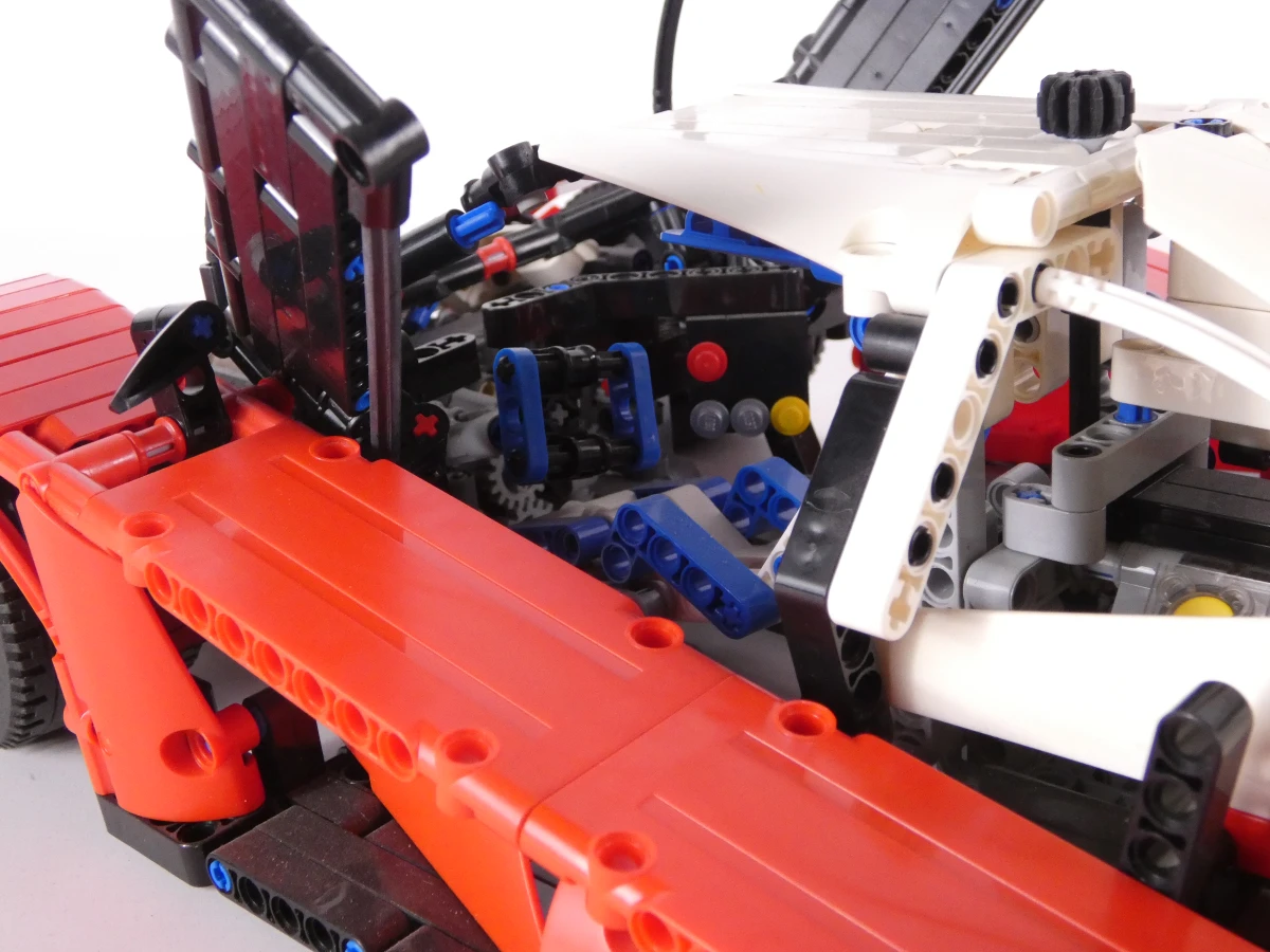 LEGO Technic LMP1 raceauto model (42039)