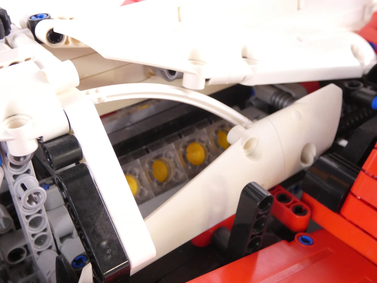 LEGO Technic LMP1 raceauto model (42039)