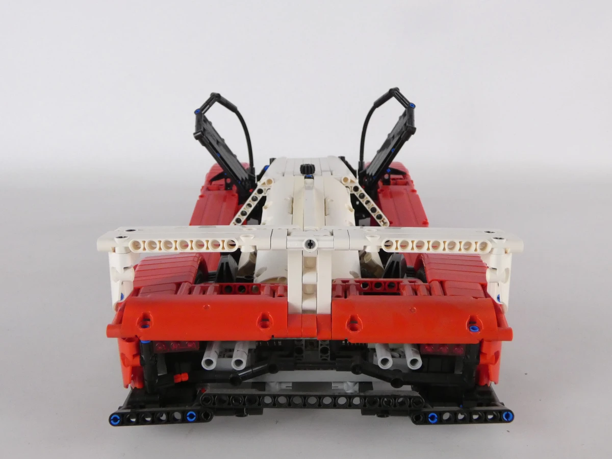 LEGO Technic LMP1 raceauto model (42039)