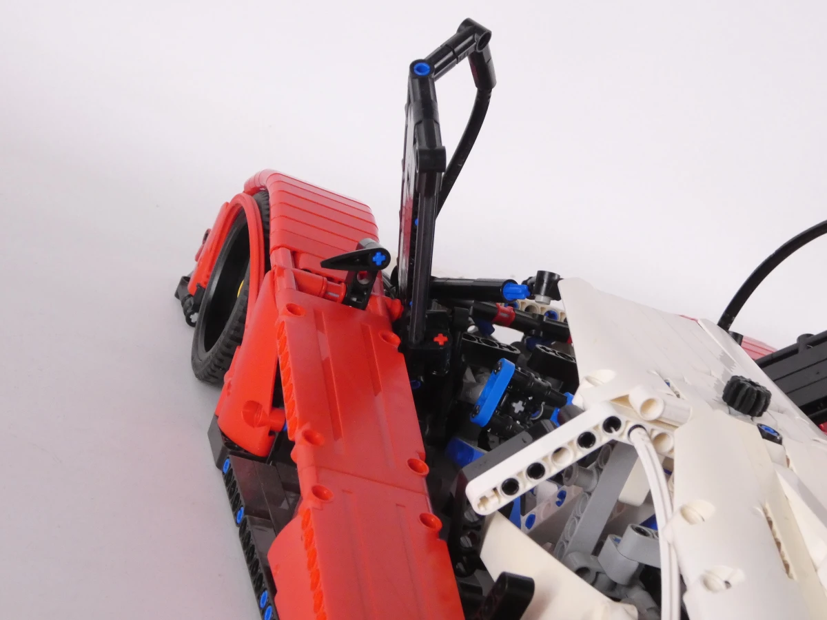 LEGO Technic LMP1 raceauto model (42039)