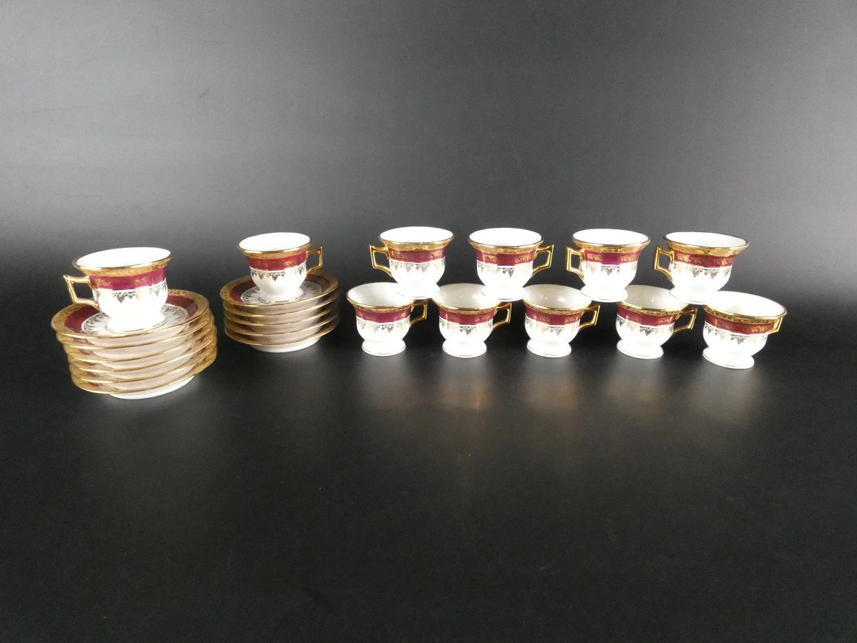 11 Limoges koffiekopjes en ondertasjes