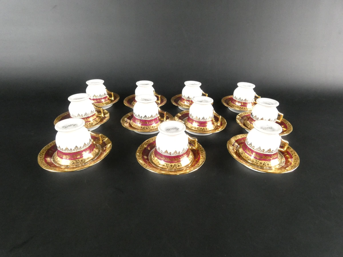 11 Limoges koffiekopjes en ondertasjes