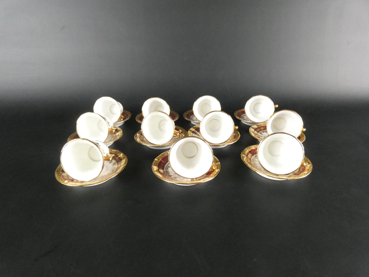 11 Limoges koffiekopjes en ondertasjes