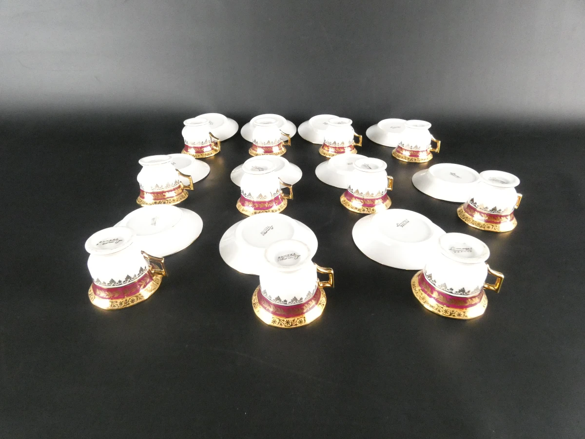 11 Limoges koffiekopjes en ondertasjes