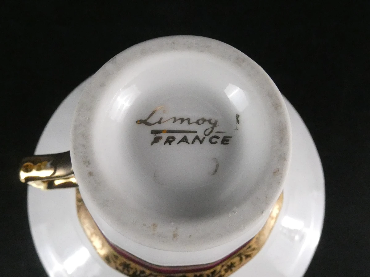11 Limoges koffiekopjes en ondertasjes