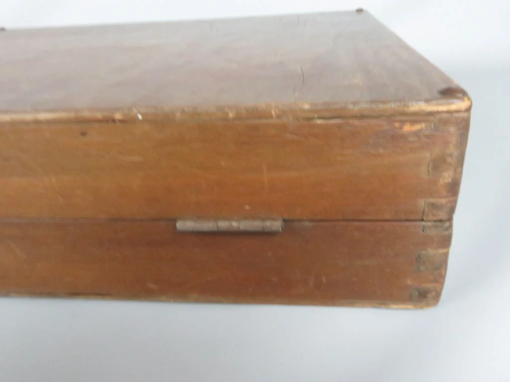 Vintage houten backgammon spel met dobbelstenen