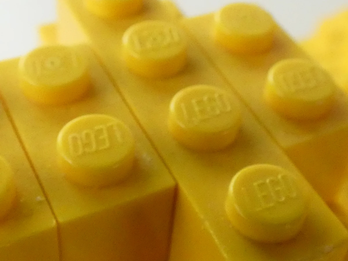 Gele eend van LEGO blokken