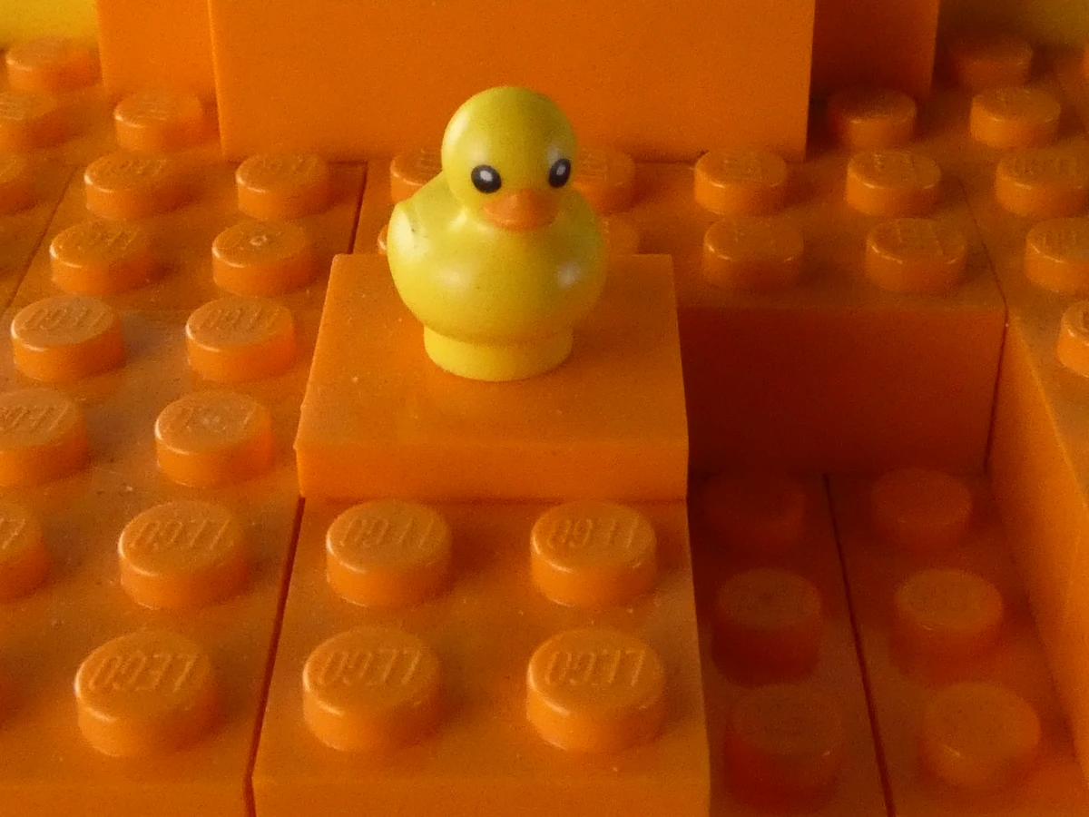 Gele eend van LEGO blokken