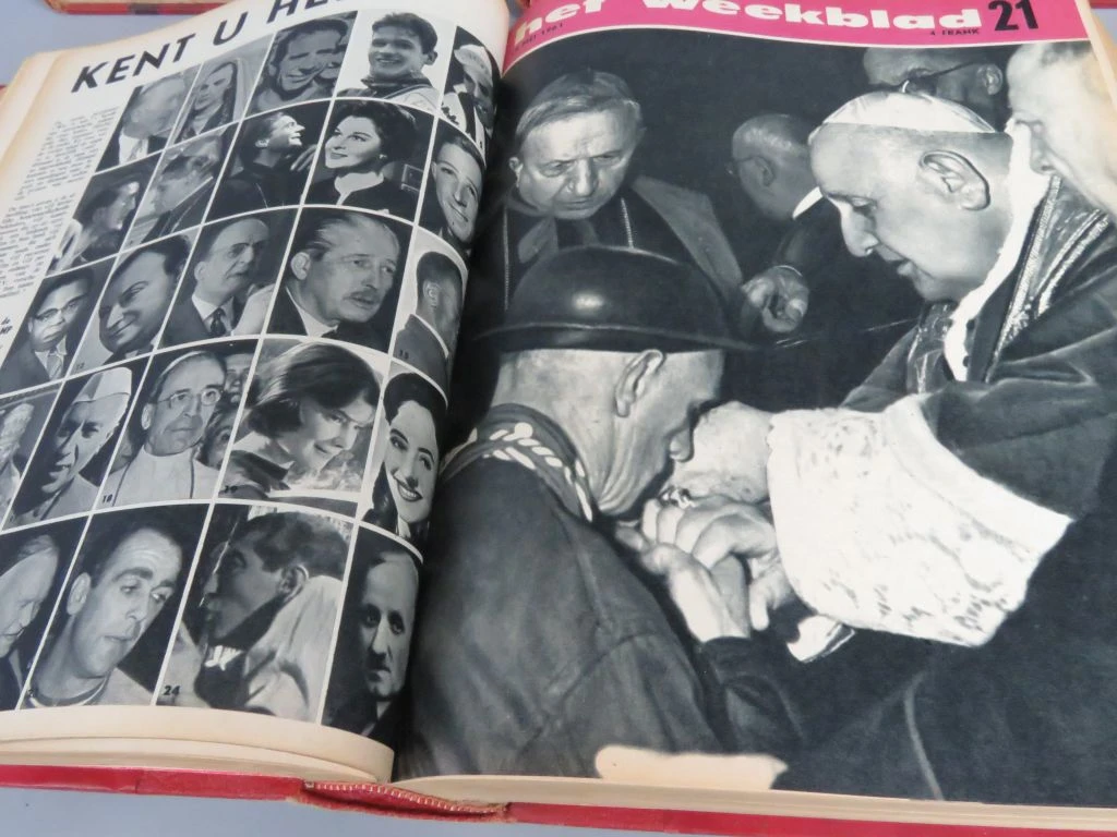 Set van 4 ingebonden jaargangen Het Weekblad jaren 60
