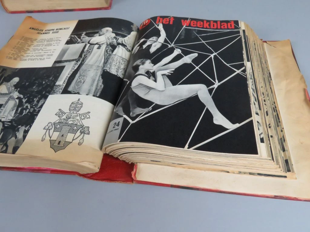 Set van 4 ingebonden jaargangen Het Weekblad jaren 60