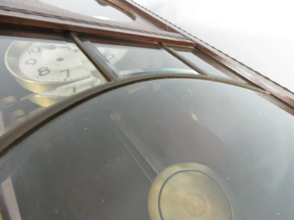 Antieke houten wandklok met slinger