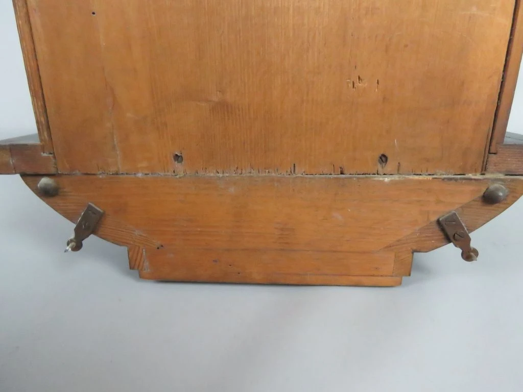 Antieke houten wandklok met slinger