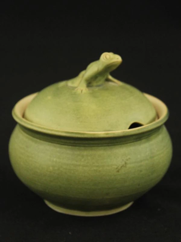 Groen keramisch theeservies met dierenmotieven