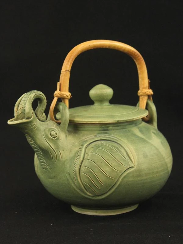 Groen keramisch theeservies met dierenmotieven