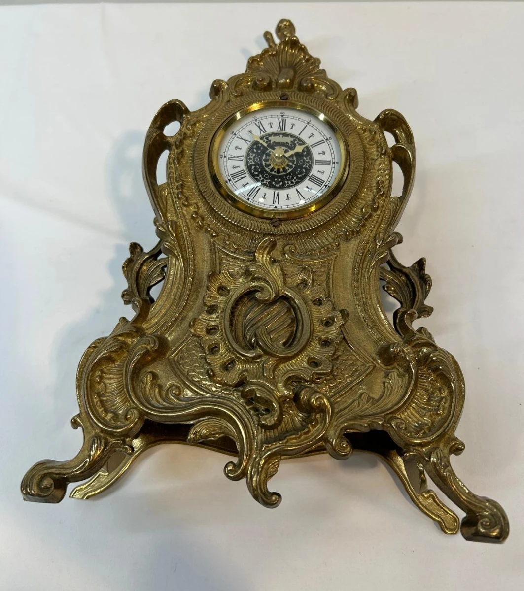 Antieke sierklok met 2 kandelaars in messing
