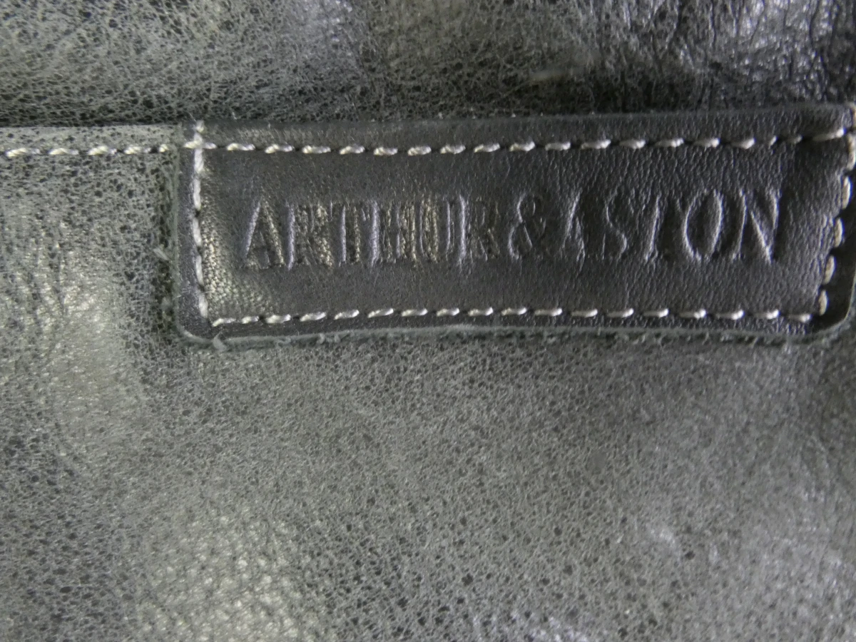Zwarte leren schoudertas Arthur & Aston