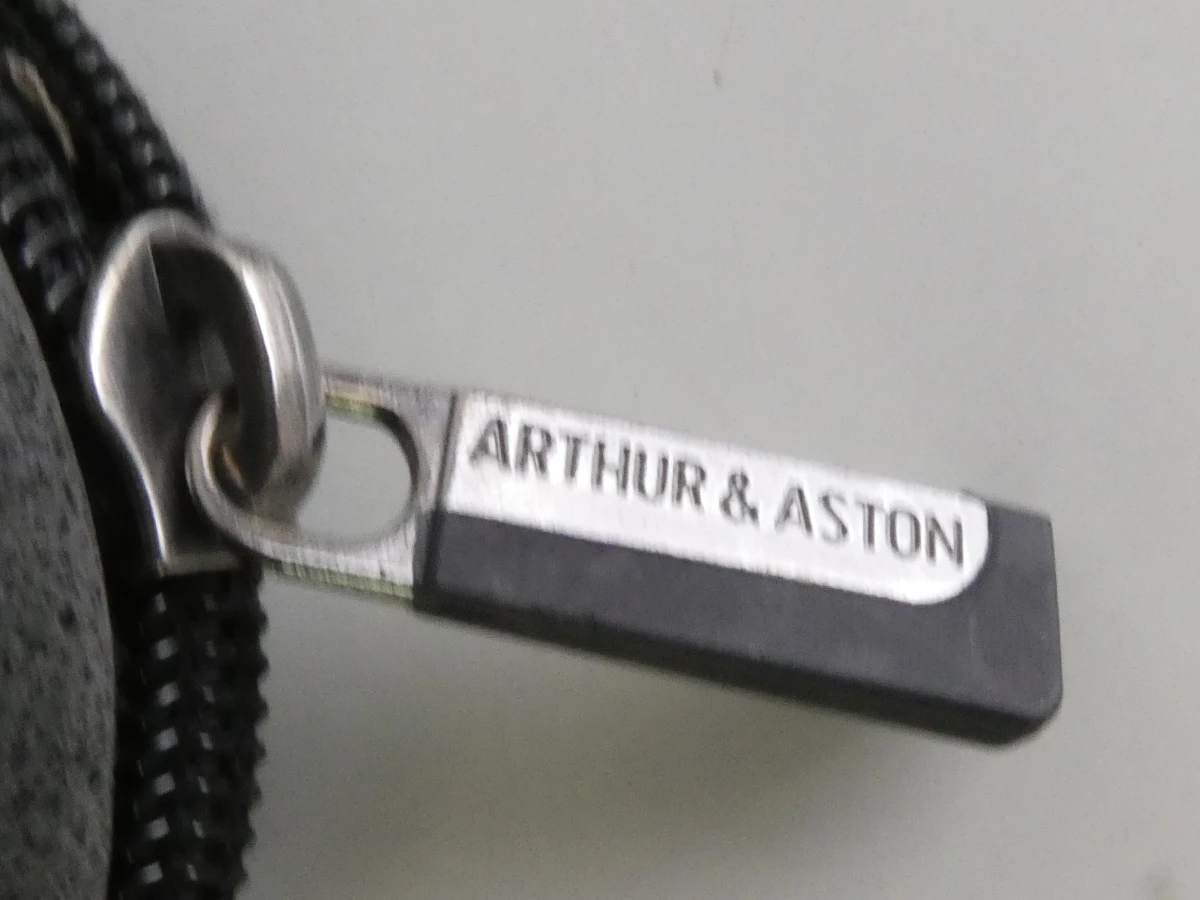 Zwarte leren schoudertas Arthur & Aston
